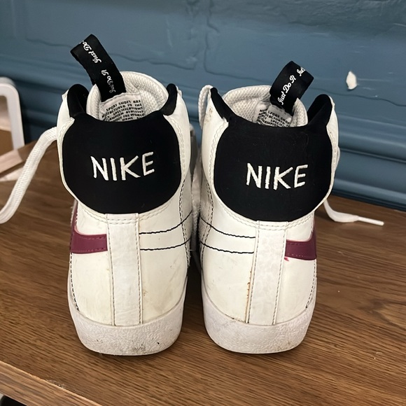 Rush Maroon Nike Blazer Mid 77 SE. Size 4.5 Youth. - Picture 3 of 6
